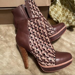 NEW #UGG ankle heeled boots, heels are made of wood， heels=2.5cm,12cm,us=7 =24cm